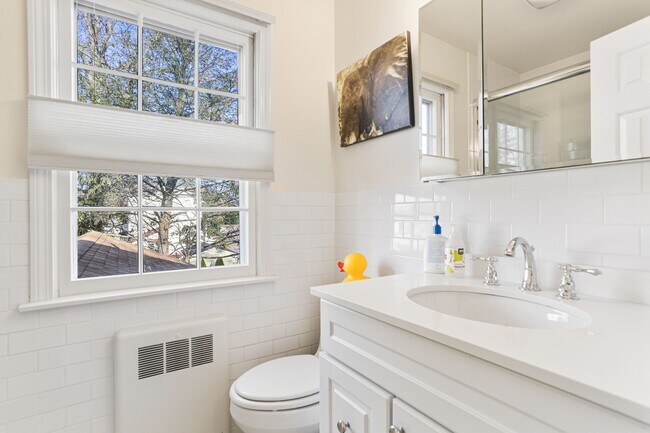 Building Photo - 38A Orchard St