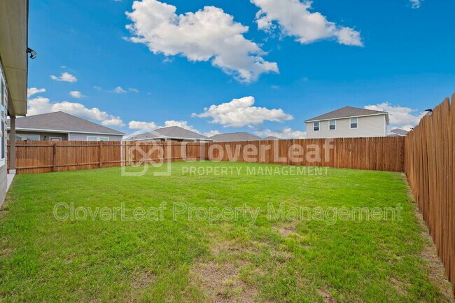 Building Photo - 368 Wren Ln