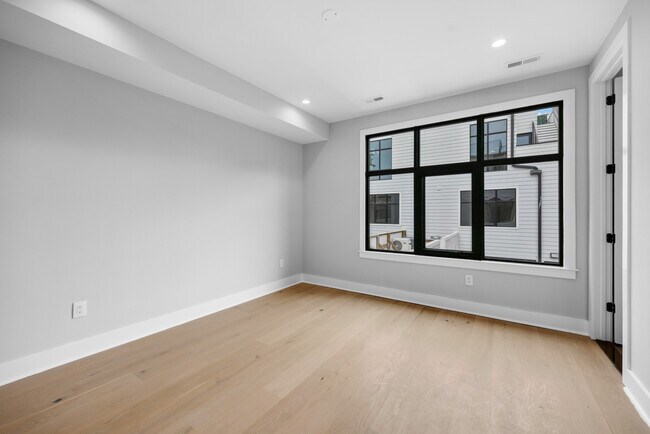 Building Photo - 429 Quincy St NW