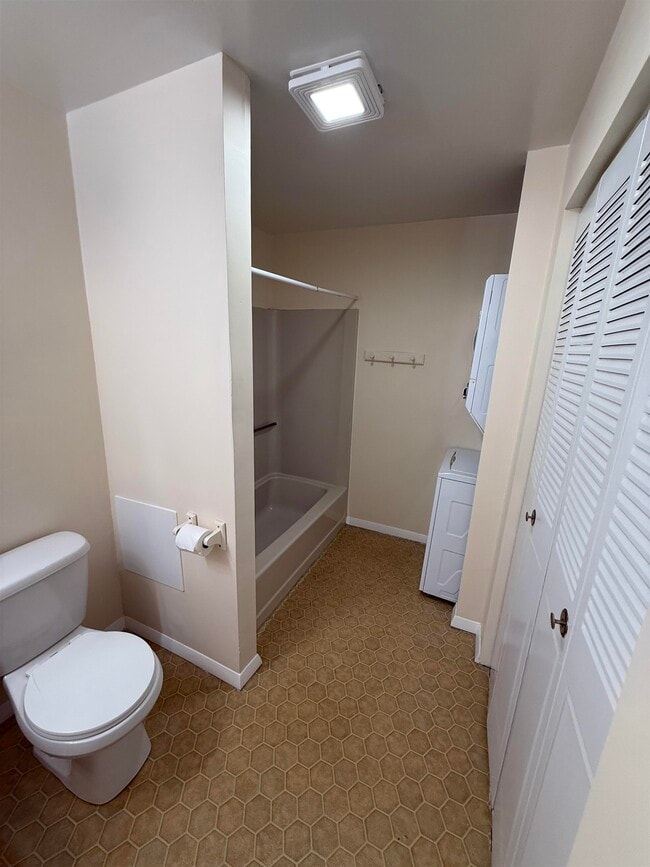 Building Photo - 425 Abbott Farm Ln