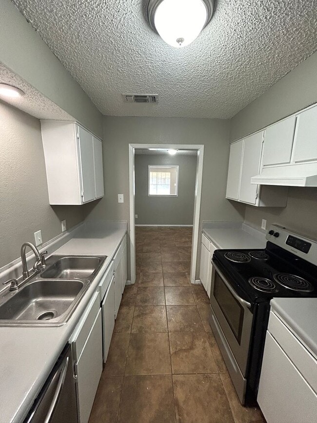 Building Photo - 1701-1703 Georgia St.