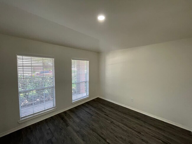 Building Photo - 15414 Misty Dawn Tr