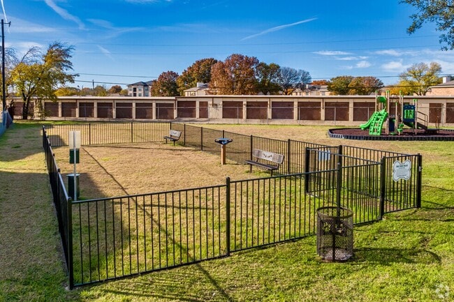 Building Photo - Your Charming 2/1 Apartment in Waxahachie Awaits - Perfect for a Small Family or Remote Worker! A...