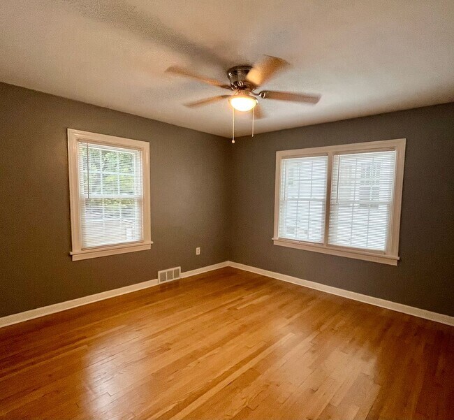 Building Photo - Updated 2 bedroom home in Alton