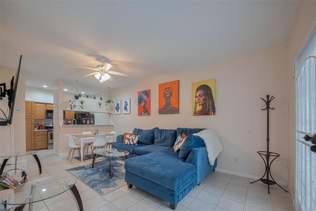 Primary Photo - 2121 El Paseo St