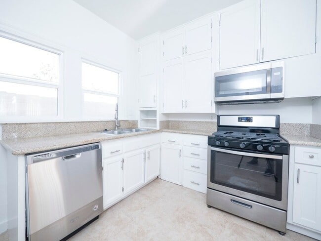 Building Photo - 5225 De Longpre Ave