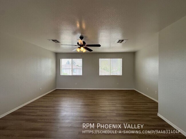 Building Photo - 13921 W Port Royale Ln