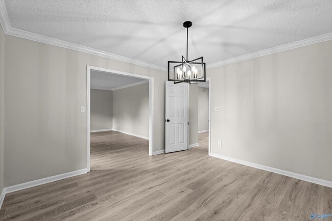 Building Photo - 1305 Hiwan Trail SE