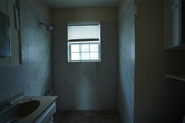 Building Photo - 509 Nimrod St