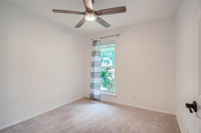 Building Photo - 507 Seminole Dr