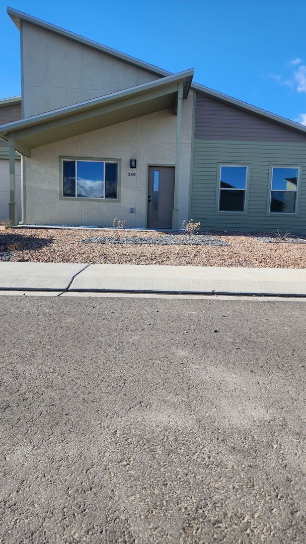 Building Photo - Great 3 bedroom, 2 bath, 2 car garage home for rent