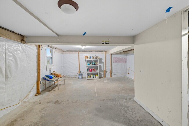 Building Photo - Convenient, Spacious and Affordable 4BR ho...
