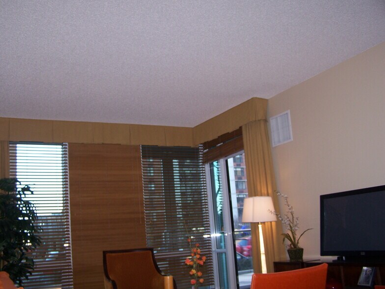 Building Photo - 20 Newport Pky