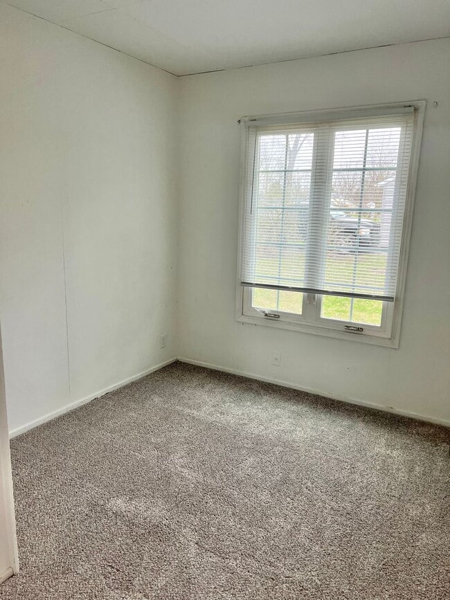 Building Photo - New Listing! 3 bedroom House!