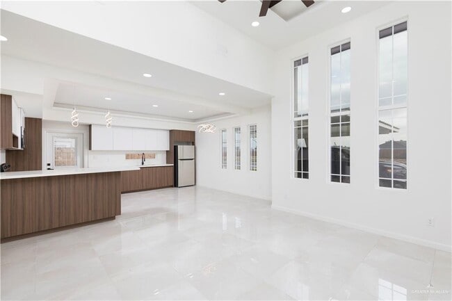 Building Photo - 14 Providence Ave