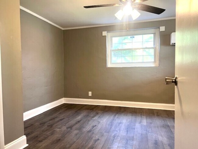 Building Photo - 112 Circle Hill Dr