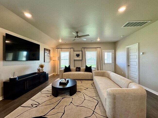 Building Photo - 2800 Stormy St