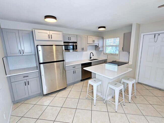 Primary Photo - 111 N L St