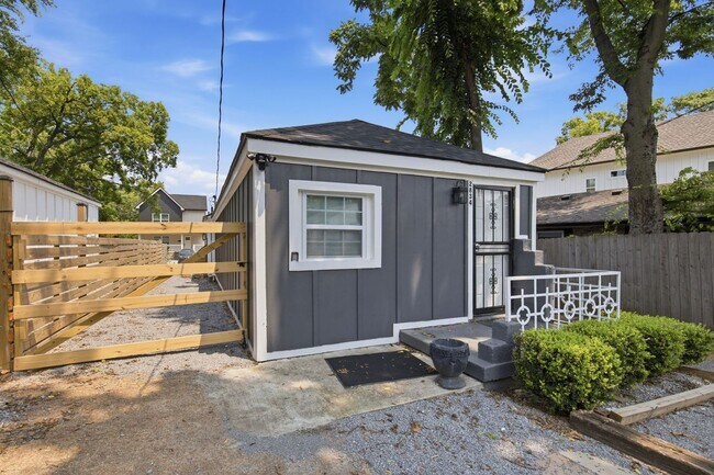 Building Photo - 2834 Clifton Ave