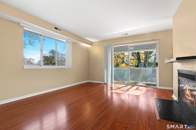 Building Photo - 267 Melba St