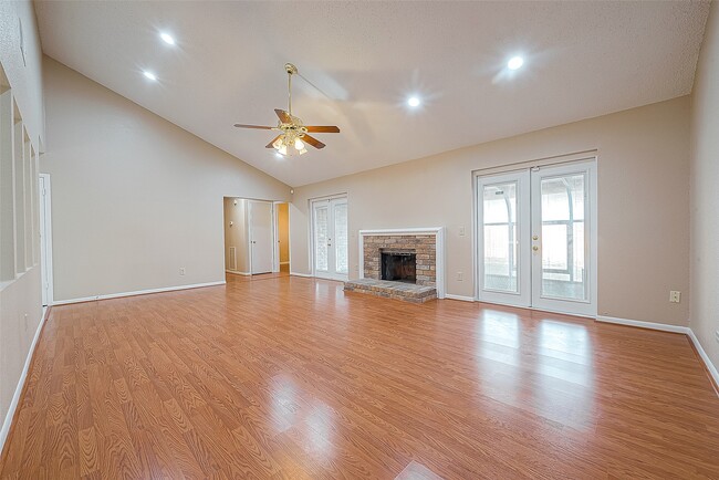 Building Photo - 3231 E Heatherock Cir