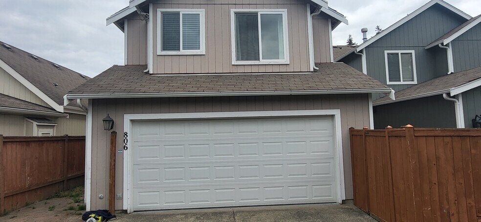 Two Car Garage - 806 29th Ave SE