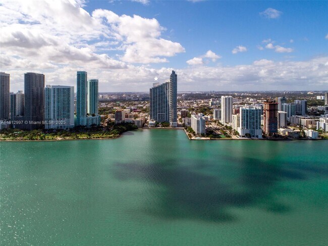 Building Photo - 2020 N Bayshore Dr