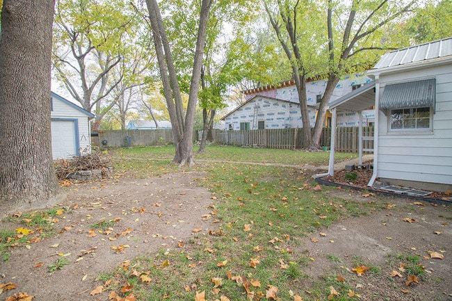Building Photo - 301 W Forest Ave