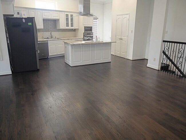 Building Photo - 150 Carson Ct