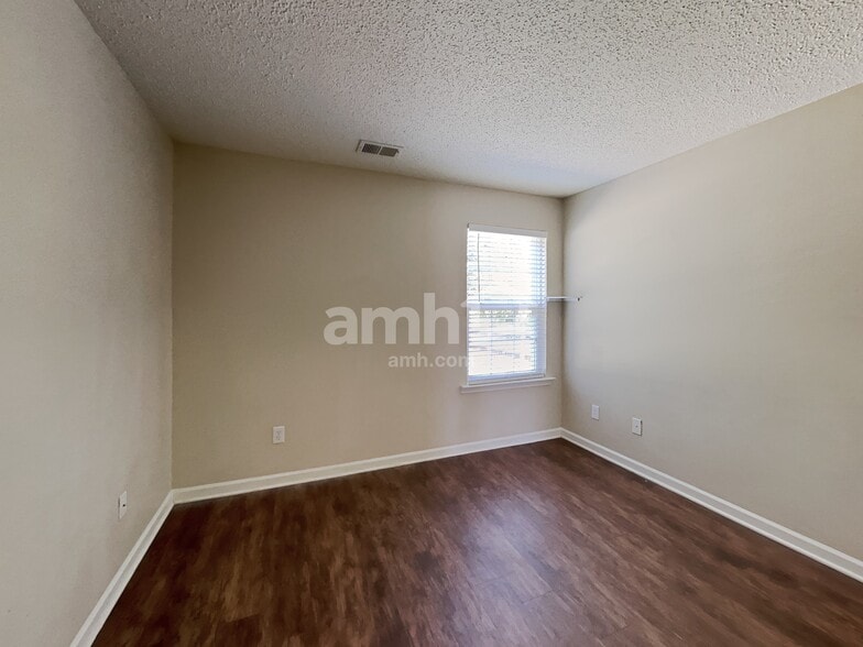 Building Photo - 347 Dogwood Creek Pl