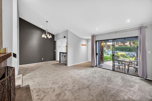 Building Photo - Gorgeous 2 bed/bath Condo in Long Beach