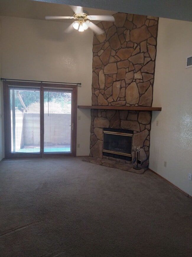 Building Photo - 937 W Madera Ln