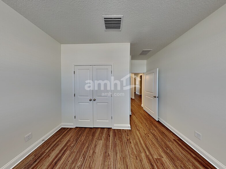 Building Photo - 117 Banyan Frst Dr