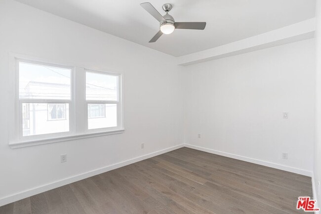 Building Photo - 31 Breeze Ave