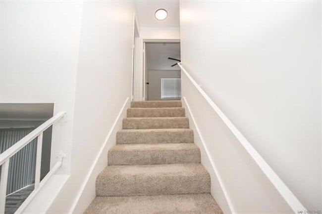 Building Photo - Encinitas 4br  2 car garage granite kitchen Huge Yard Home Remodeled TEXT 858-774-1574 $6290