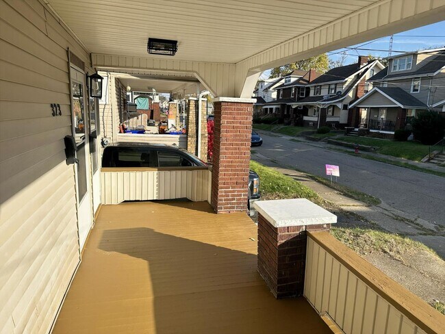 Building Photo - 323 Bedford Ave NW