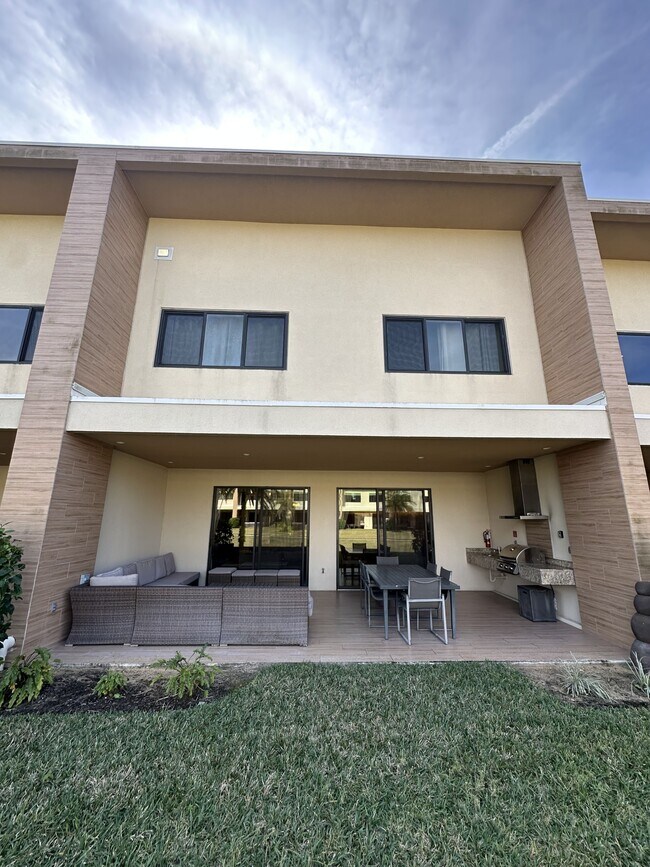 Building Photo - 7534 Brooklyn Dr