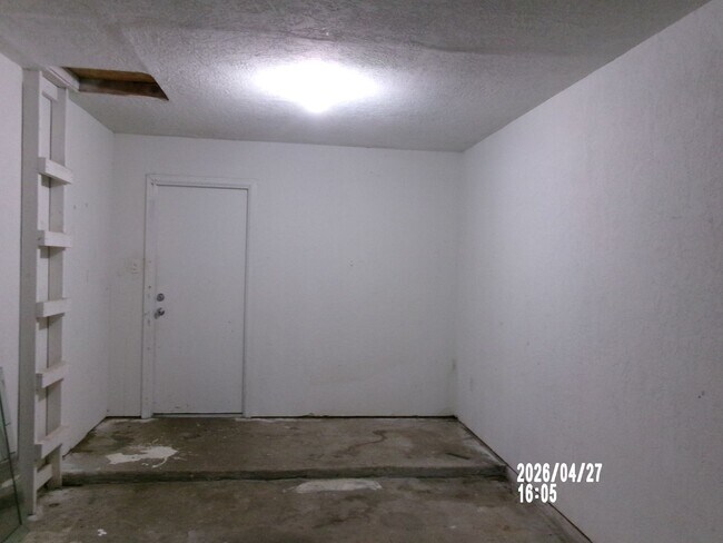 Building Photo - 106 N Elk Dr