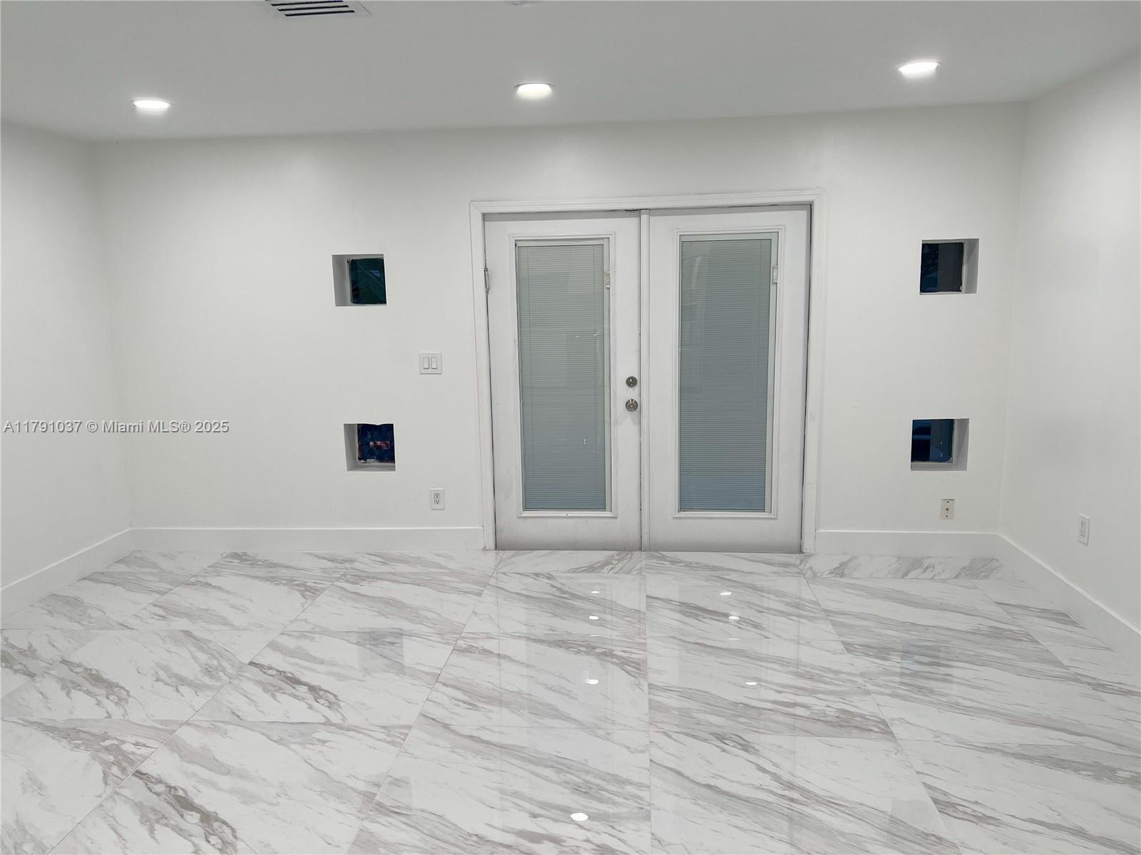 Building Photo - 4337 SW 49th St