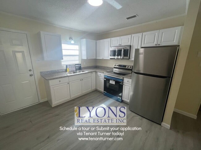 Building Photo - Holiday Special!!!!!