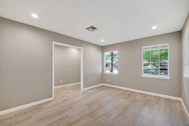 Building Photo - 7607 Tanager St