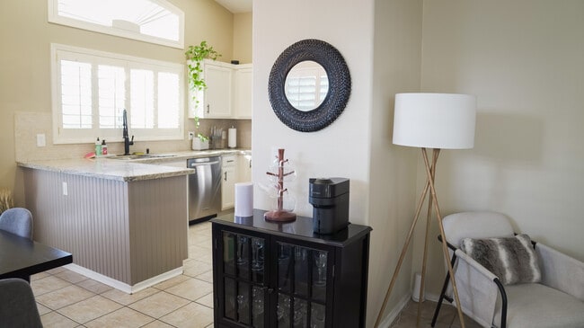 Building Photo - 3915 E Renee Dr