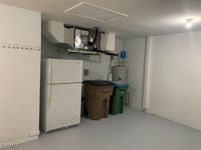 Building Photo - 703 SW 22nd St