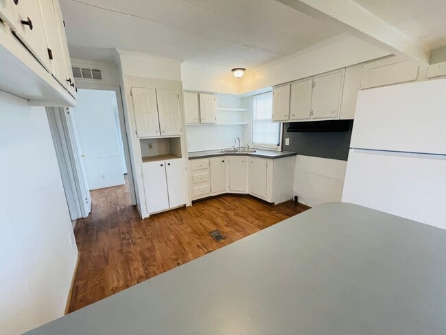 Building Photo - 3 BR, 2 BA doublewide in Pikeville school district