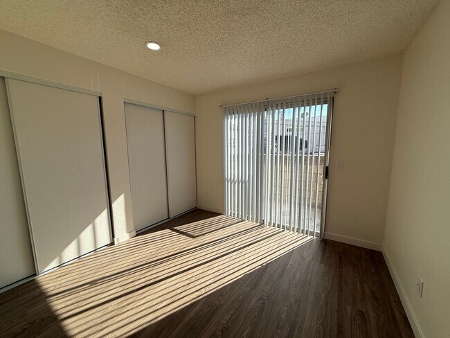 Building Photo - 123 W Olive Dr