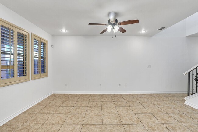 Building Photo - 9813 Sandhill Dr