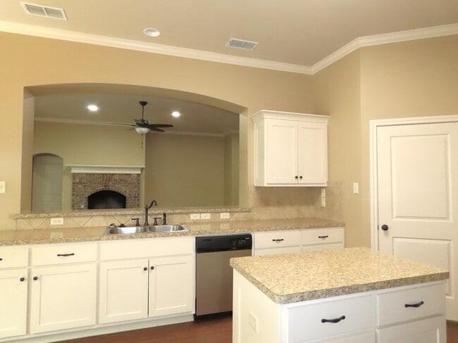 Building Photo - Coming Soon!! Lindale, Gorgeous 4 Bedroom, 2 Bath Home!