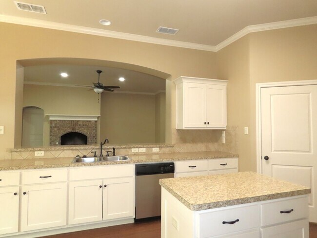Building Photo - Lindale, Gorgeous 4 Bedroom, 2 Bath Home!
