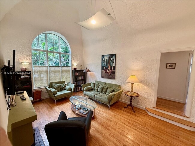 Building Photo - 544 San Lorenzo Ave