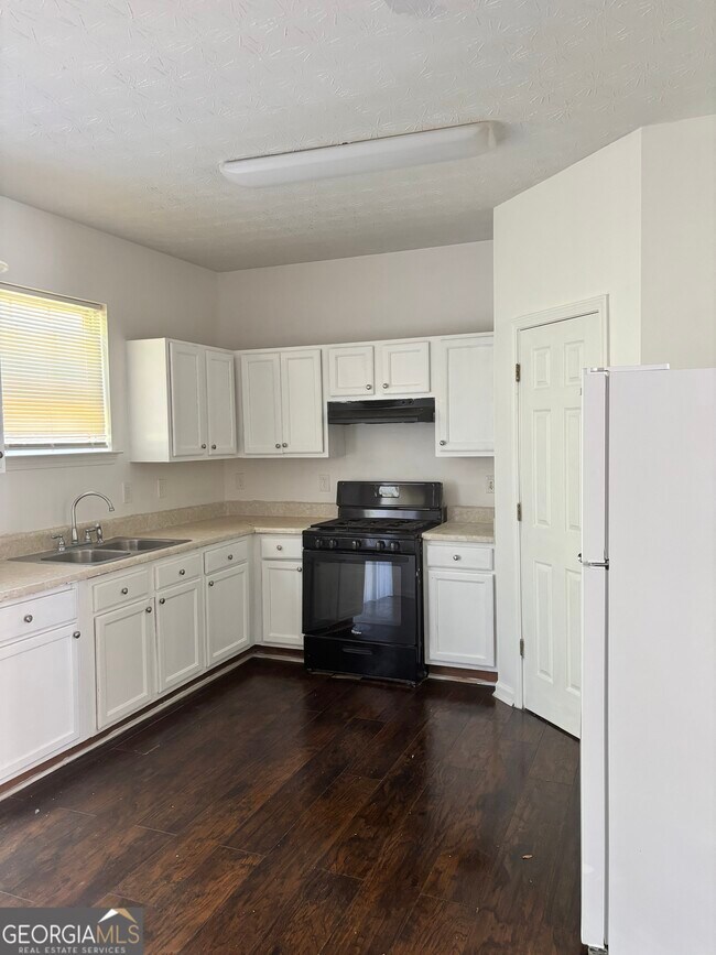 Building Photo - 3859 Shenfield Dr